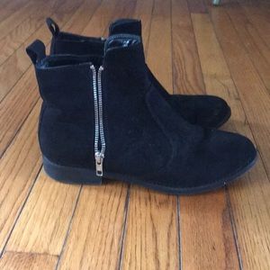 Flat suede ankle boot from H&M